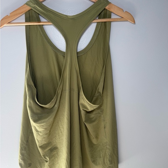All in Motion Green Relaxed Backless Tank Top - Picture 5 of 8